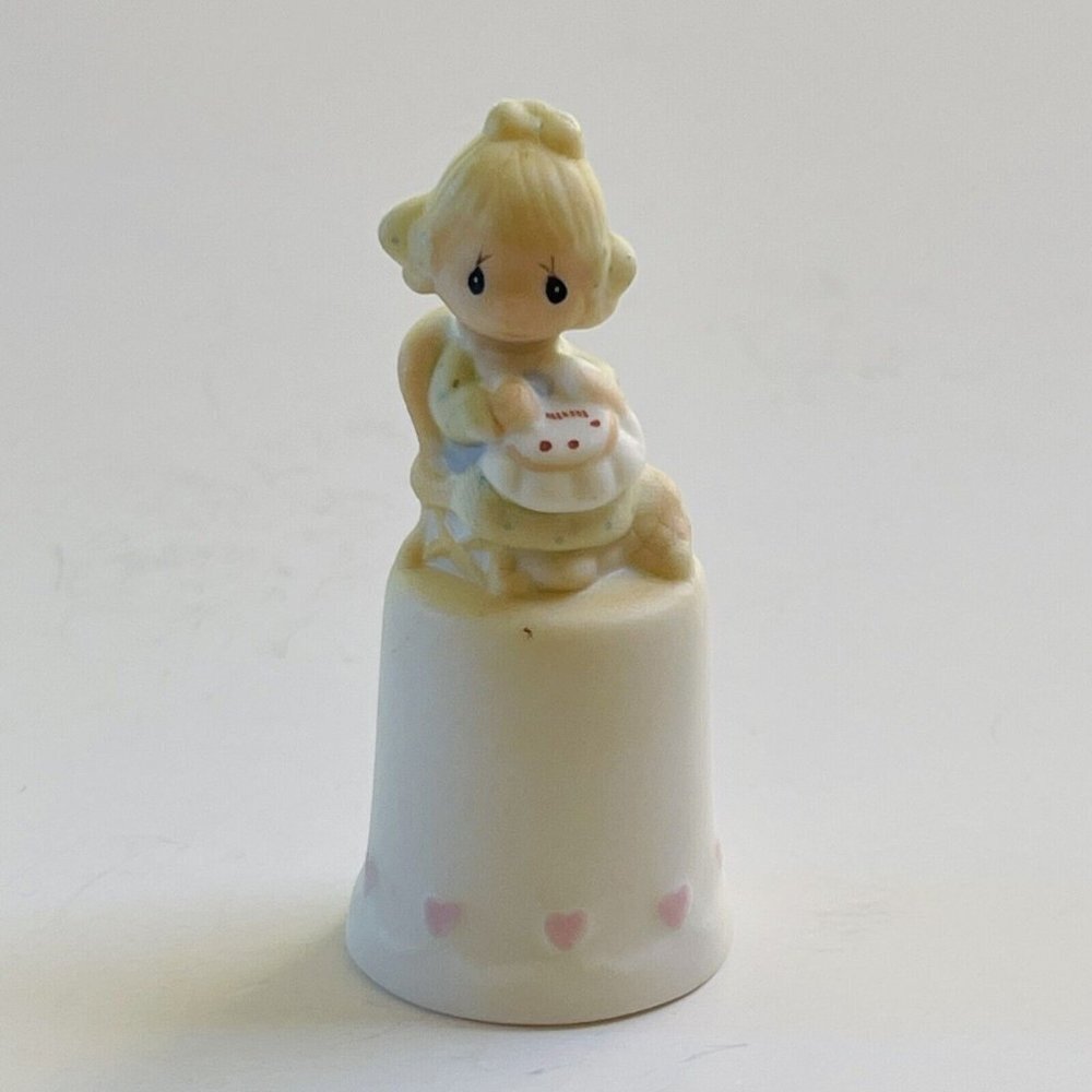 Precious Moments Mother Sew‎ Dear Porcelain Thimble Miniature Figurine 1984